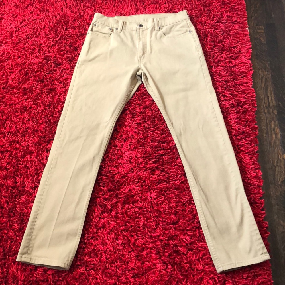 Men Levi’s Tan pants.